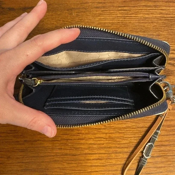 Michael Kors Wallet - Picture 3 of 9